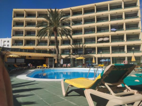 Las Dunes 1-bedroom apartment, pool, beach and Yumbo close